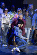 Messmer sur scène pour son spectacle 13Hz à la LDLC Arena de Décines