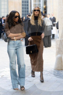 Rosie Huntington-Whiteley à la sortie du défilé The Row Collection Femme Prêt-à-Porter Automne/Hiver 2026-2027 lors de la Fashion Week de Paris (PFW)