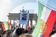 Irani exiles hold  rally supporting prince Reza Pahlevi