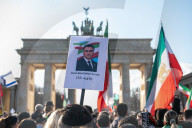 Irani exiles hold  rally supporting prince Reza Pahlevi