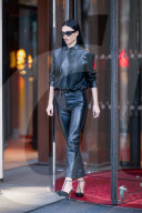 Amelia Gray Hamlin à la sortie lors de la Fashion Week de Paris (PFW)