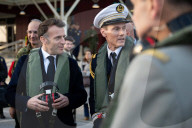 Emmanuel Macron (président de la République Française), accueilli par Nikos Dendias, ministre grec de la Défense, à l'aéroport international de Chania en Crète