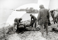 ww ii, historical, war, world war, second world war, operation overlord, overlord, invasion, gravel beach, omaha beach, us, american, soldiers, military, injured persons, june, 1944, care, supply, rescue, colleville-sur-mer, normandy, france, europe, alli