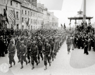 ww ii, historical, war, world war, second world war, operation overlord, overlord, invasion, parade, triumphantly, us, american, soldiers, military, place de la république, july, 1944, flags, soldiers, military, cherburg, normandy, france, europe,