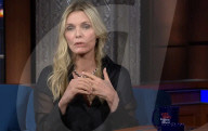 Michelle Pfeiffer fait la promotion de la série "The Madison" lors du talk-show de Stephen Colbert