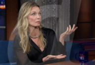 Michelle Pfeiffer fait la promotion de la série "The Madison" lors du talk-show de Stephen Colbert