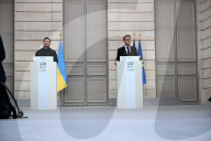 Macron Hosts Zelensky - Paris