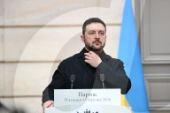 Macron Hosts Zelensky - Paris