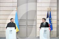 Macron Hosts Zelensky - Paris