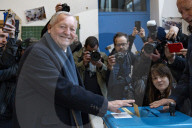 Jean-Michel Aulas, candidat à la mairie de Lyon, et sa compagne Ludivine Sapin votent pour le premier tour des élections municipales à Lyon