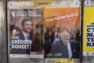 Jean-Michel Aulas, candidat à la mairie de Lyon, et sa compagne Ludivine Sapin votent pour le premier tour des élections municipales à Lyon