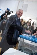 Jean-Michel Aulas, candidat à la mairie de Lyon, et sa compagne Ludivine Sapin votent pour le premier tour des élections municipales à Lyon