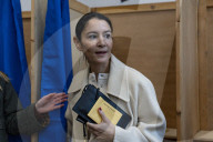 Jean-Michel Aulas, candidat à la mairie de Lyon, et sa compagne Ludivine Sapin votent pour le premier tour des élections municipales à Lyon