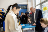 Jean-Michel Aulas, candidat à la mairie de Lyon, et sa compagne Ludivine Sapin votent pour le premier tour des élections municipales à Lyon