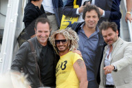 No web - Air France personnalise façon "Brice de Nice" le tarmac de l'aéroport pour l'arrivée de l'équipe du film