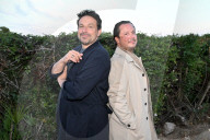 Bruno Salomone et Davy Sardou dans la pièce "Au Scalpel" lors de la 1ère édition du festival en plein air "Les Théâtrales d’Eze" à l'oppidum du Col d'Eze