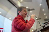 Presidential Candidate Ivan Cepeda Receives Juan Fernando Cristo into Campaign