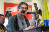 Presidential Candidate Ivan Cepeda Receives Juan Fernando Cristo into Campaign