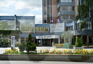 Suppression des drapeaux de l'Union Européenne et de l'Ukraine à la mairie (LR) du Chesnay suite aux élections municipales