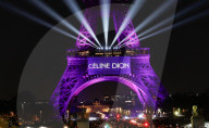 La Tour Eiffel s'est illuminée pour célébrer Céline Dion dont le retour sur scène se fera à Paris