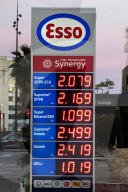 Station-service a 2,50 euros deserte par les clients a Nice