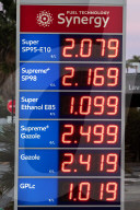 Station-service a 2,50 euros deserte par les clients a Nice