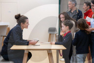 ROYALS -  Charlotte Casiraghi stellt ihr Buch „La Felure“ in Monaco vor und signiert es