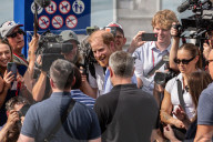 ROYALS - Prince Harry und Meghan segeln auf ihrer Tour vor Sydney, Australia