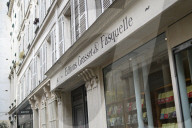 NEWS -  Autoren wollen Verlag verlassen: Verlag Grasset und Fasquelle – Buchhandlung, Paris